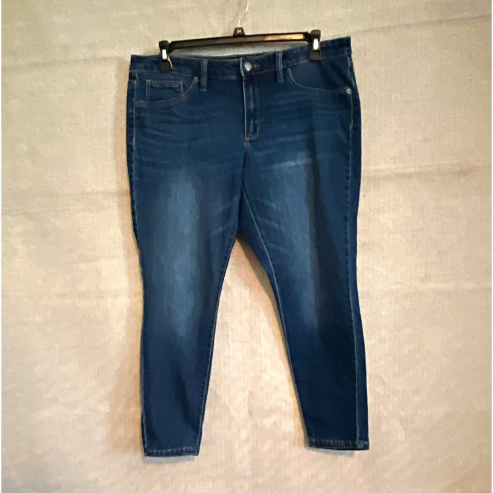 Universal Thread Women's Blue Dark Wash Denim Skinny Jeans Size 14 5-Pocket - Picture 1 of 3